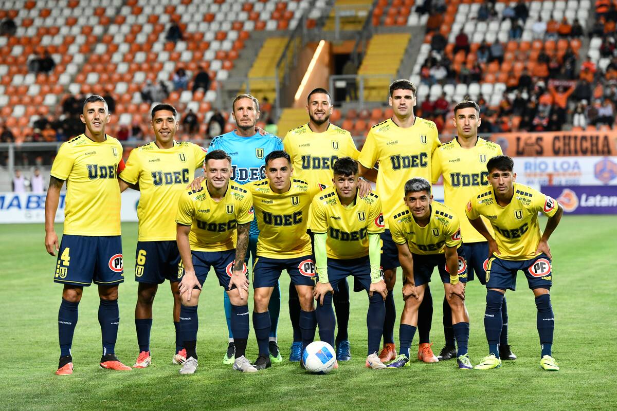 está a un paso de convertirse en el jugador más longevo del fútbol chileno. Foto: Photosport