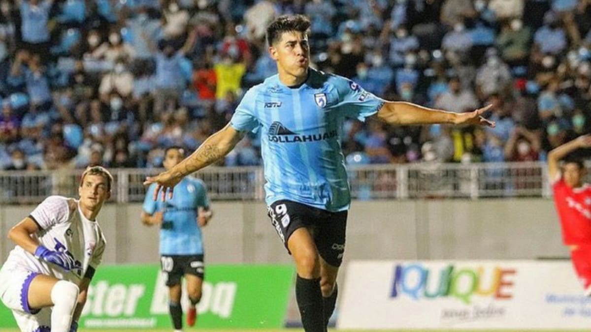 Sorpresa en el mercado de fichajes: delantero que anotó 21 goles en 2025 cambia de club en el fútbol chileno