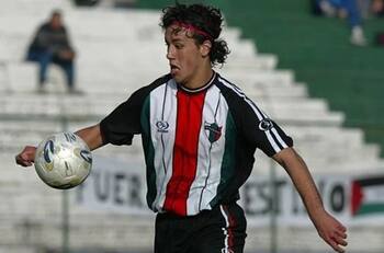 Brilló en el fútbol chileno y ahora debutará frente a River Plate en su nuevo desafío como técnico