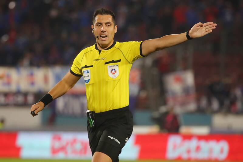 Será el único árbitro chileno que podría dirigir un partido en el Mundial de Clubes.