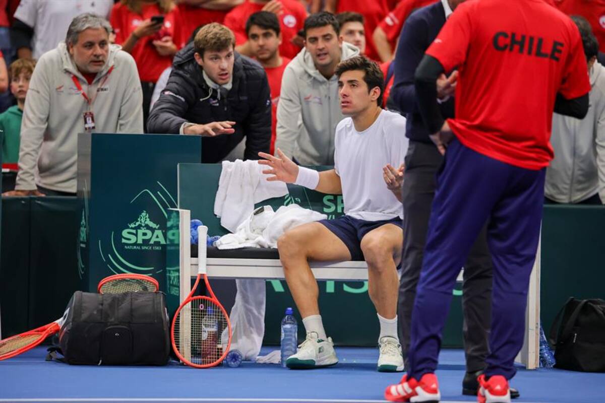 ¿Y querían seguir jugando? Así quedó la cara del tenista chileno tras la agresión sufrida en Copa Davis. Foto: EFE.