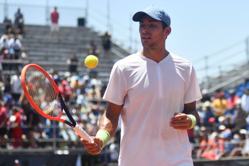 Cristian Garin tratará hoy de avanzar a los cuartos de final del ATP 250 de Santiago. Foto: Agencia Aton.