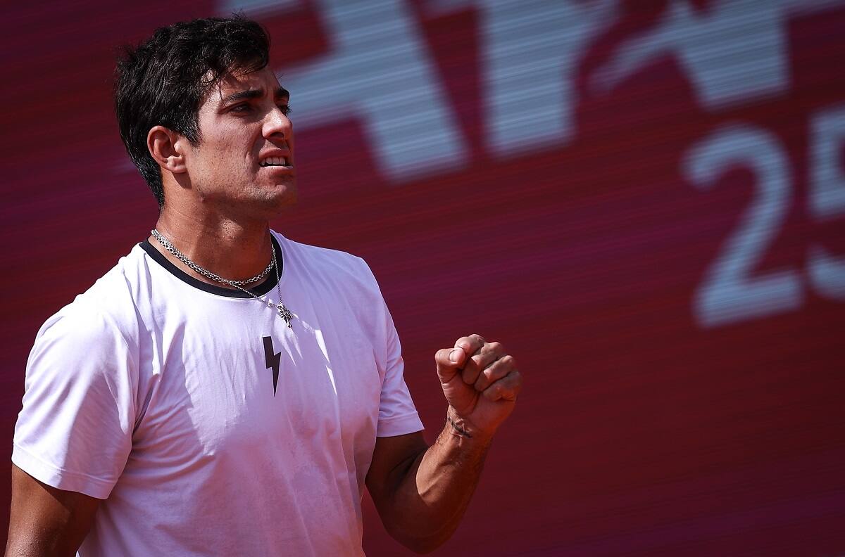 Cristian Garin da un buen primer paso en el pasto y gana su primer partido en más de un mes