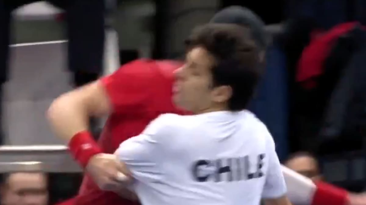 ¡Feroz polémica en Copa Davis! Zizou Bergs chocó a Cristian Garin y el chileno alegó agresión