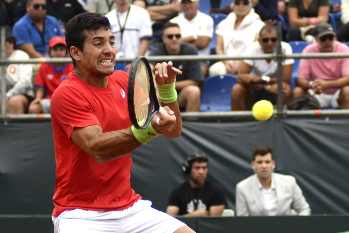 ofreció dura batalla sobre el césped de Ilkley, pero terminó cayendo en tres sets.