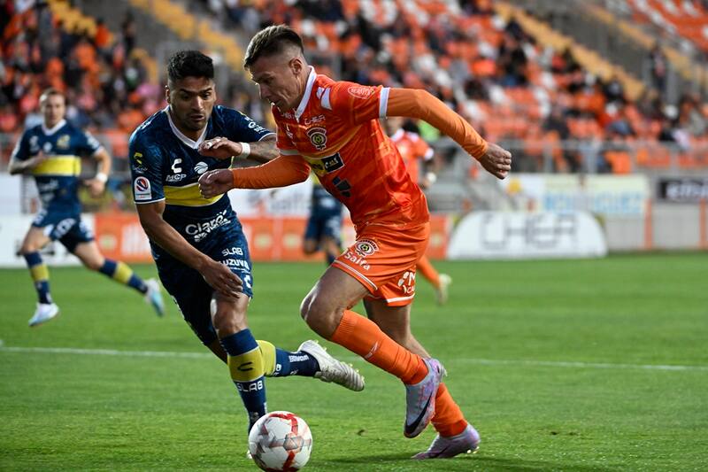 Cristian Insaurralde, delantero de Cobreloa. Foto: Agencia Aton/Archivo.