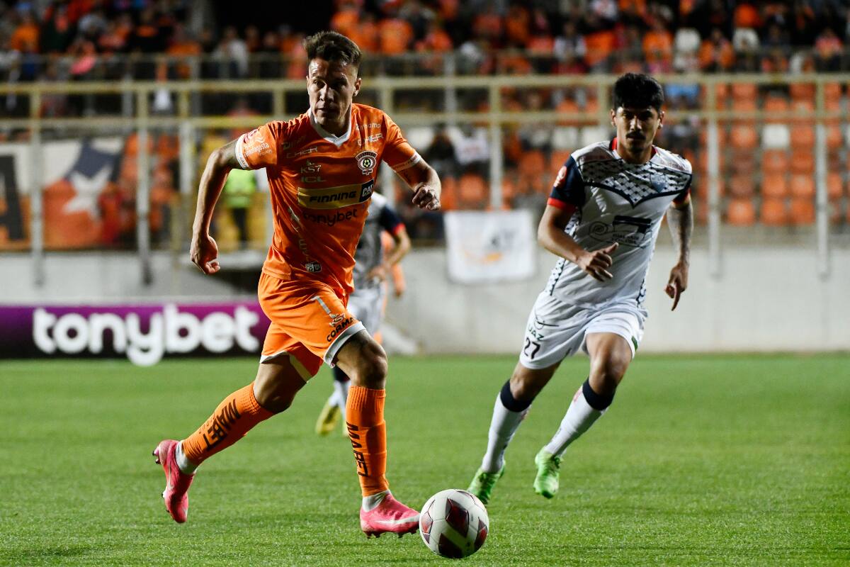 El delantero Cristián Insaurralde asumió un compromiso con Cobreloa. (Foto: Agencia Aton)