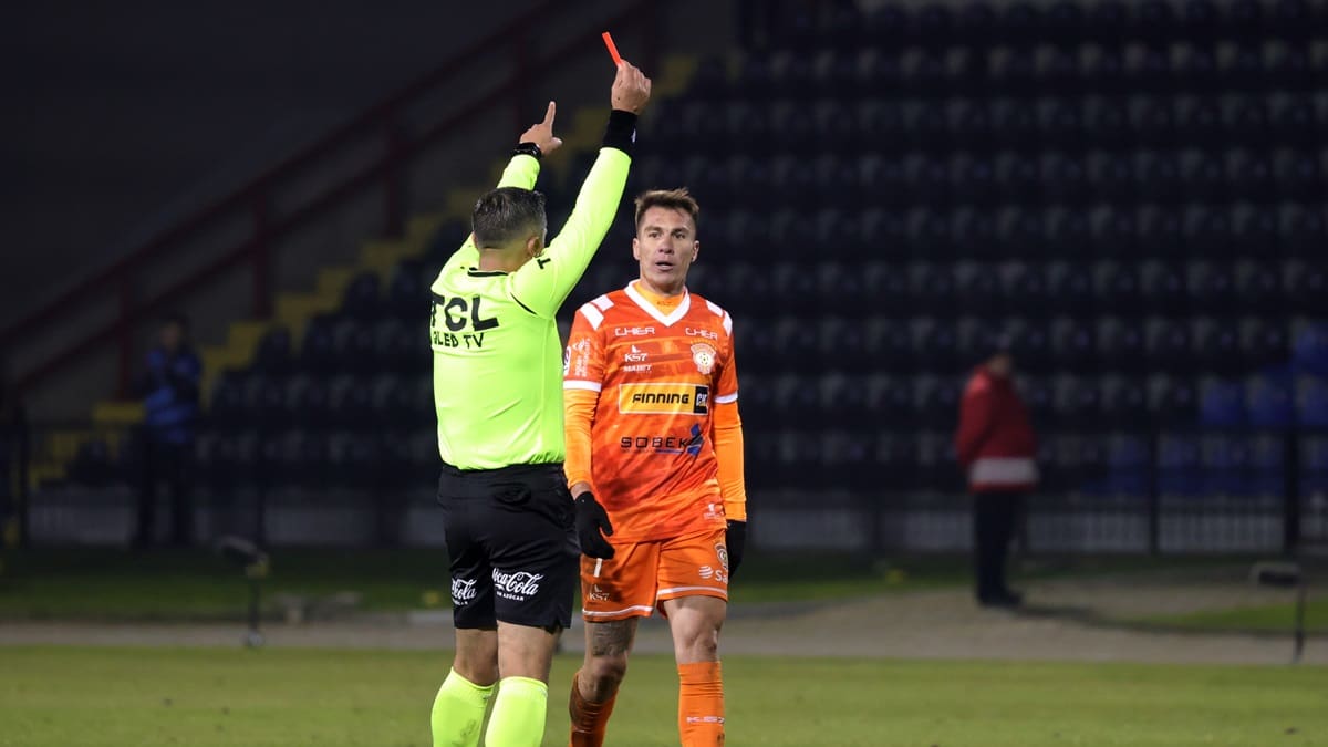 Cristian Insaurralde explotó tras recibir el mismo castigo que Brayan Cortés