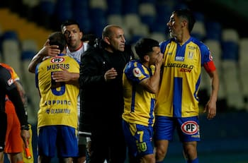 “Fue doloroso”: Cristián Muñoz vive en la U de Conce su revancha tras descender por secretaría con Barnechea