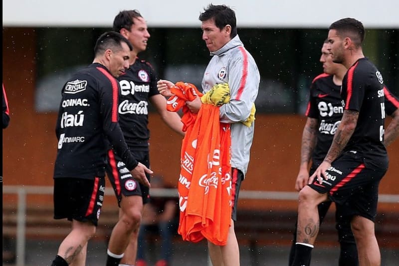 En su labor como uno de los ayudantes en la Selección Nacional.