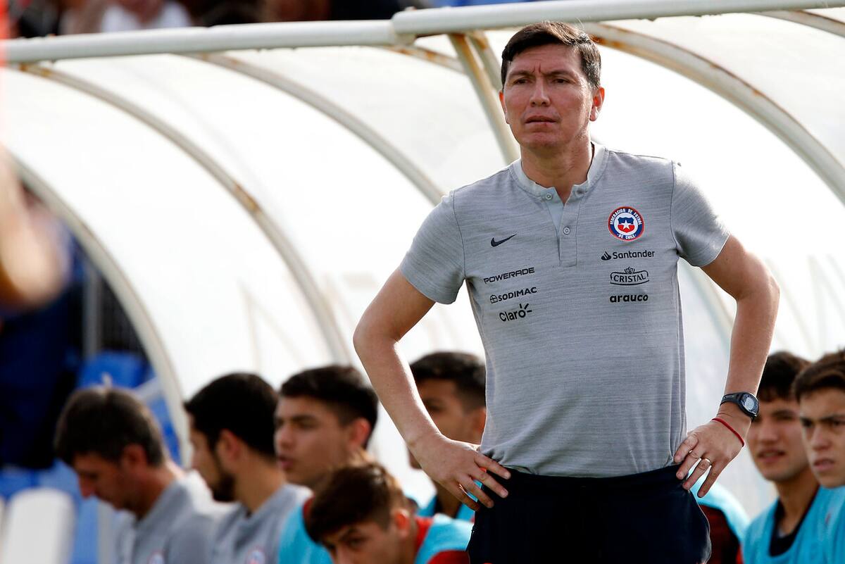 “Gracias a las redes sociales y Google, buscan al Flaco Leiva y aparece un currículum sólido”. Foto: Aton.