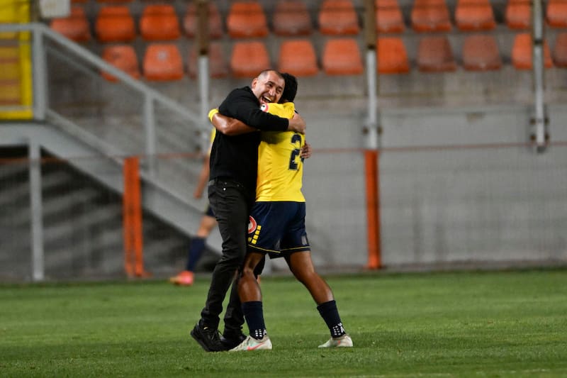 El estratega de la U. de Conce quiere volver a los abrazos en Primera B.
