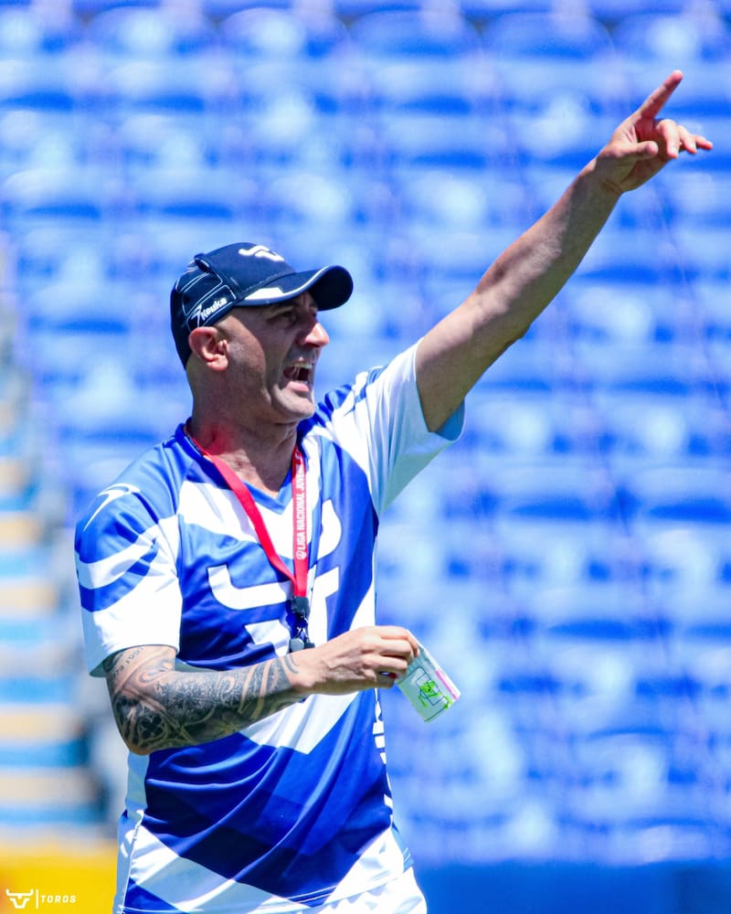 El entrenador argentino se alista para su estreno en el Club Celaya.