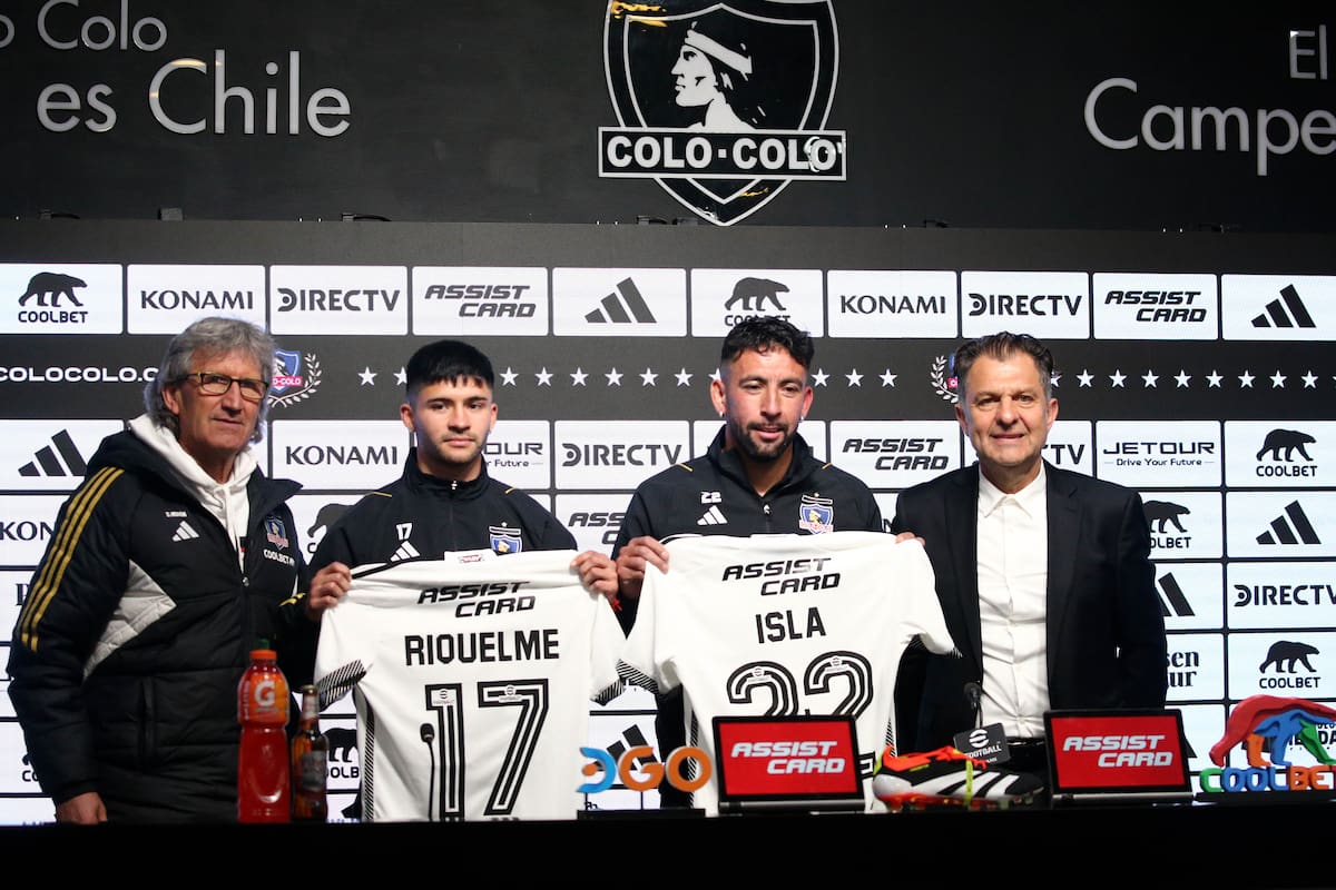 Cristián Riquelme fue presentado junto a Mauricio Isla, pero desde entonces solo jugó 18 minutos (contra Magallanes por Copa Chile). Foto: Aton