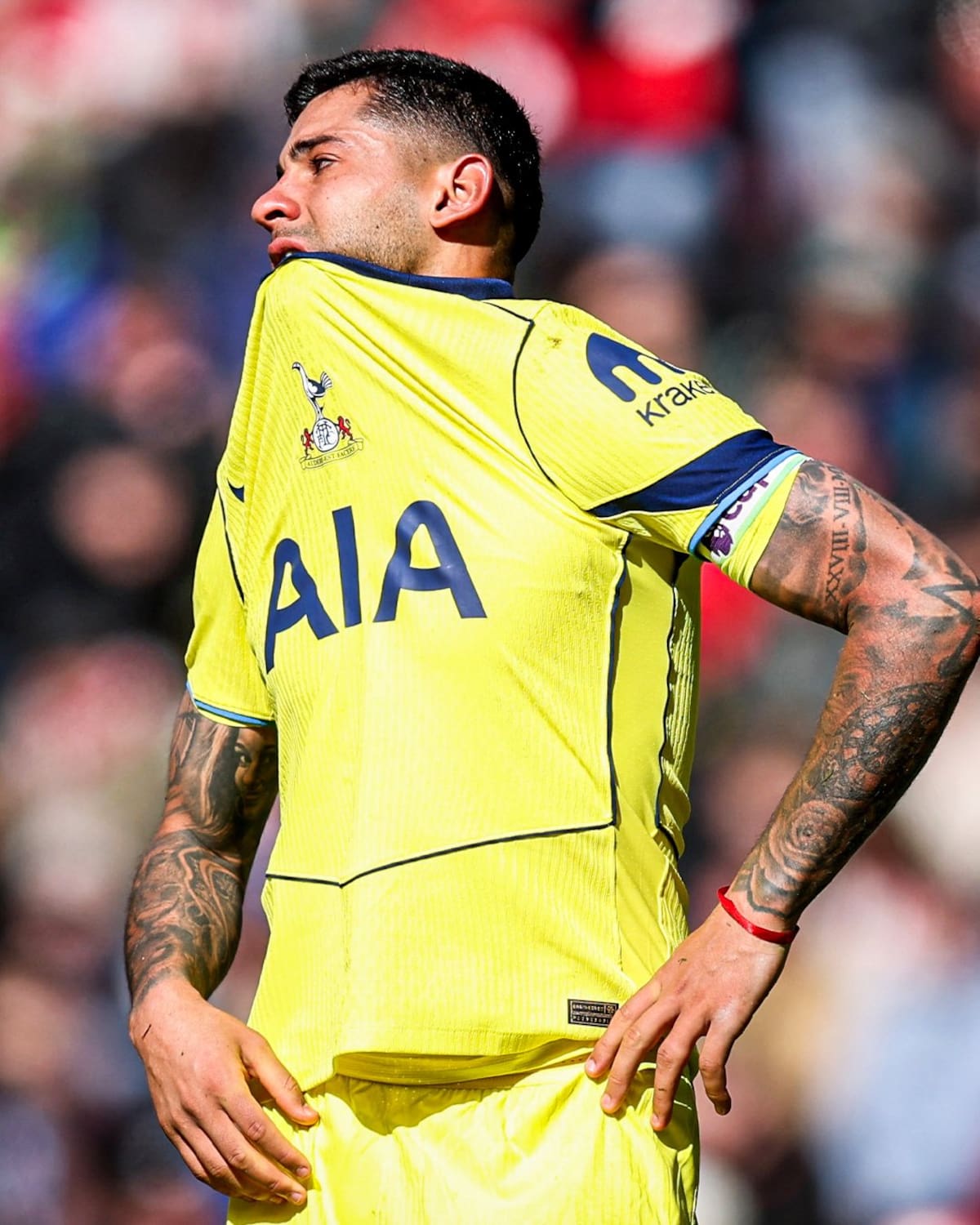 Salió desconsolado tras sufrir una lesión que lo puede dejar fuera del Mundial.