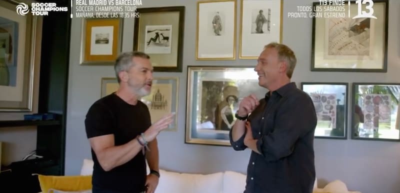 Cristián Sánchez y Diana Bolocco muestran su living.