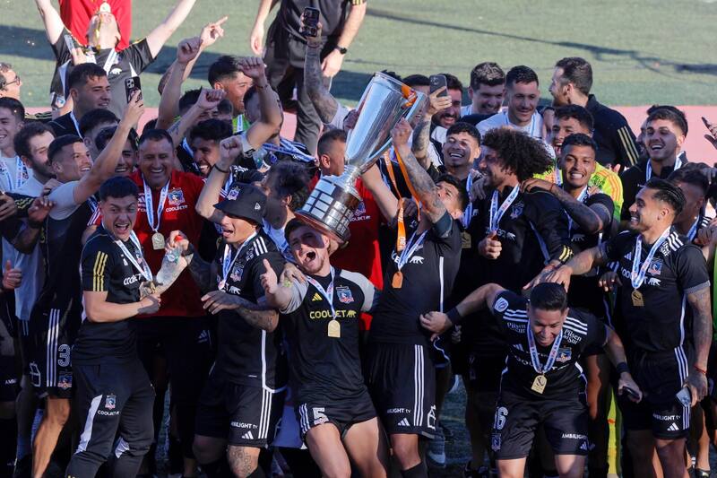 celebrando el título 34 de Colo Colo. Foto: Aton.