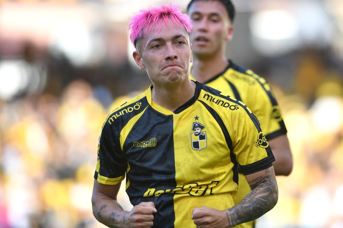 El delantero se molestó por los dichos de Aníbal Mosa sobre su futuro. Foto: Agencia ATON.