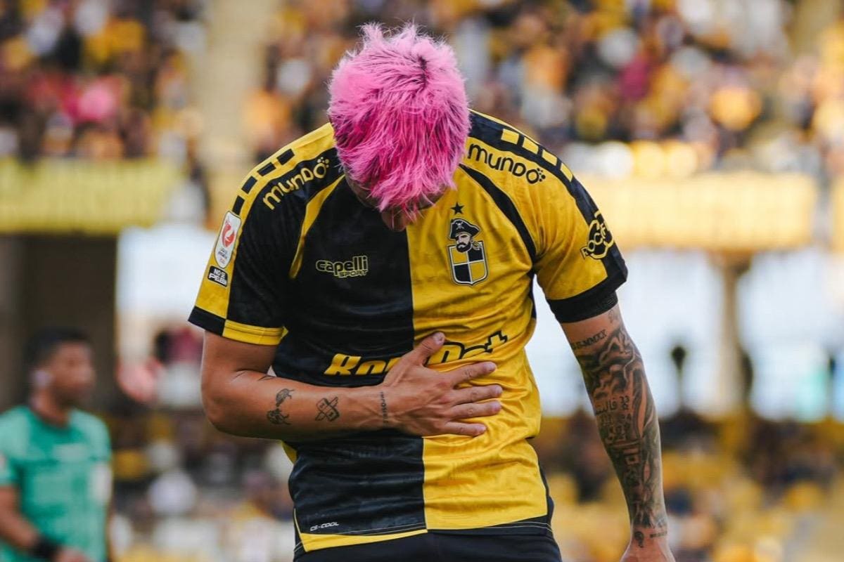 El extremo todavía no tiene definido su futuro. Foto: Cristián Zavala en Instagram.
