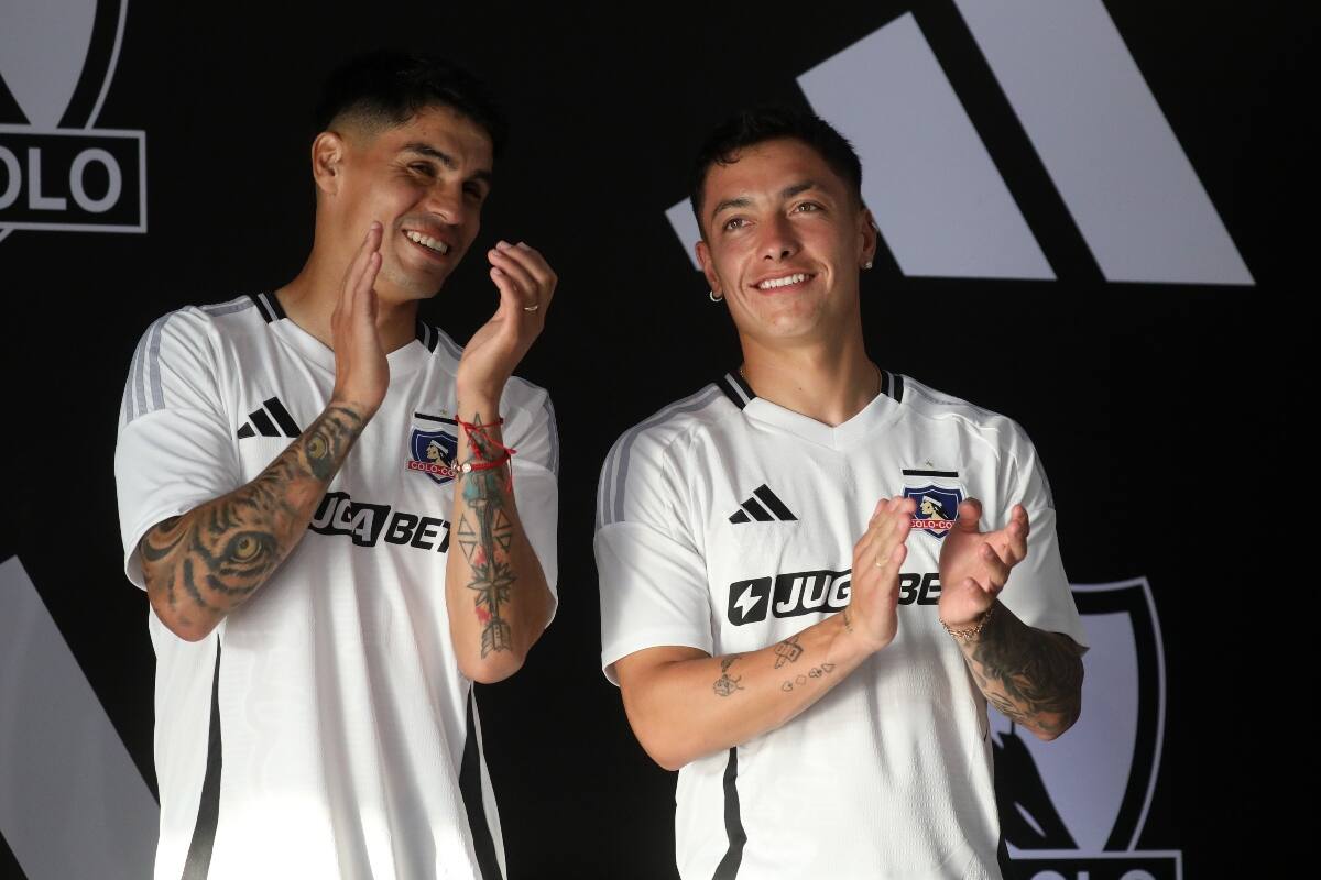 junto a Erick Wiemberg en la presentación de la nueva camiseta de Colo Colo.