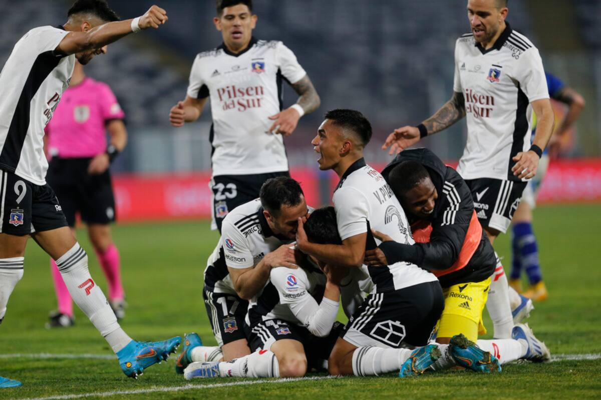 celebrando un gol por Colo Colo en la temporada 2022 (Foto: Photosport)