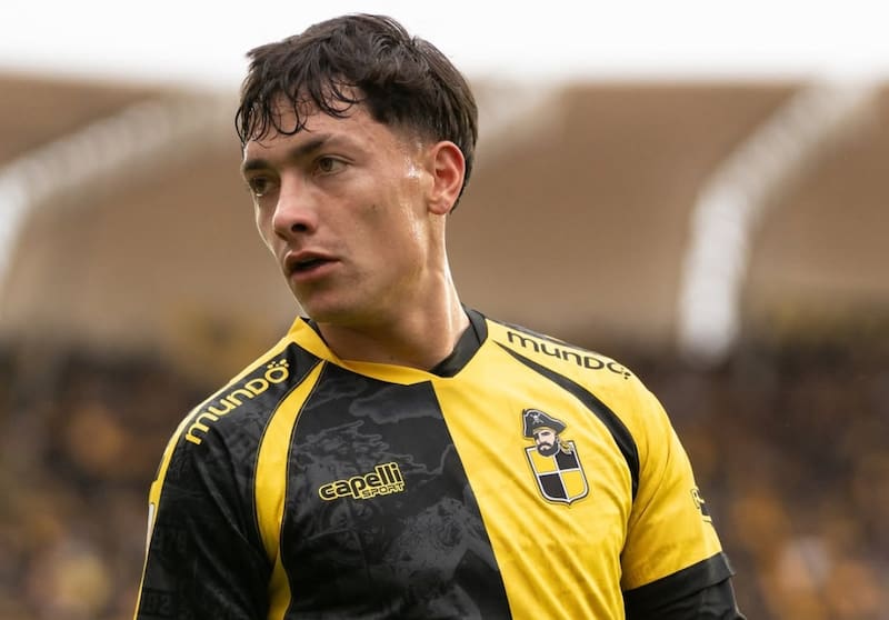 El extremo debe retornar a Colo Colo en 2026, pero todavía no toman una decisión respecto a su futuro. Foto: Aton.