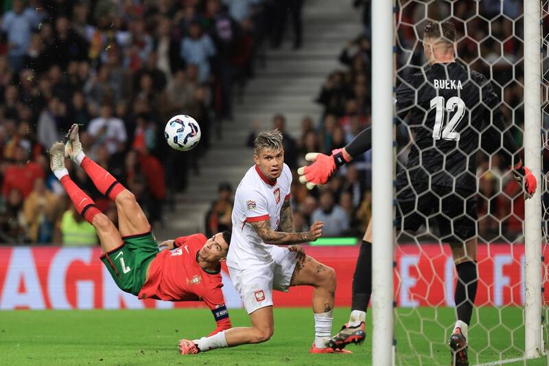Cristiano Ronaldo anotó un gol de chilena en la victoria 5-1 de Portugal ante Polonia por la Nations League.