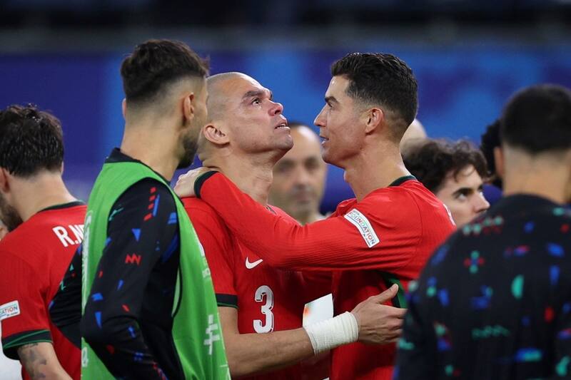 La caída frente a Francia podría haber marcado el último partido en la competición tanto de Pepe como de Cristiano Ronaldo. Foto: EFE