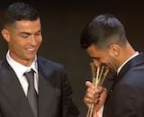 VIDEO | Se juntaron dos leyendas: Cristiano Ronaldo le entrega importante premio a Novak Djokovic