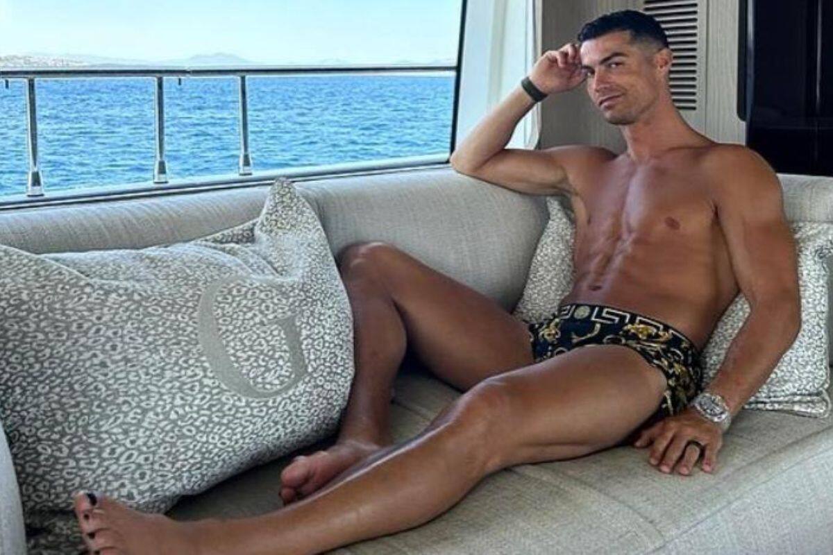 El futbolista portugués presume una envidiable figura. (@cristiano)