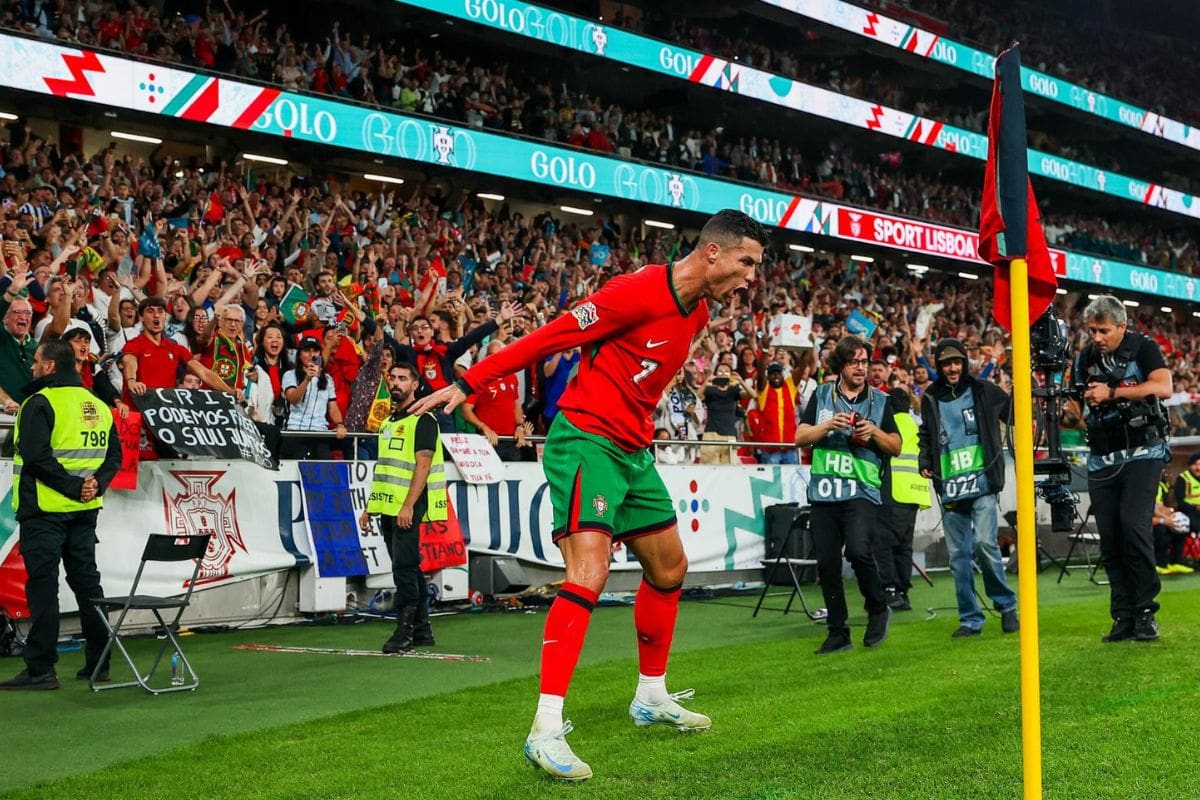 no solo la rompe en la cancha, sino también en el mundo de las redes sociales. Foto: EFE.