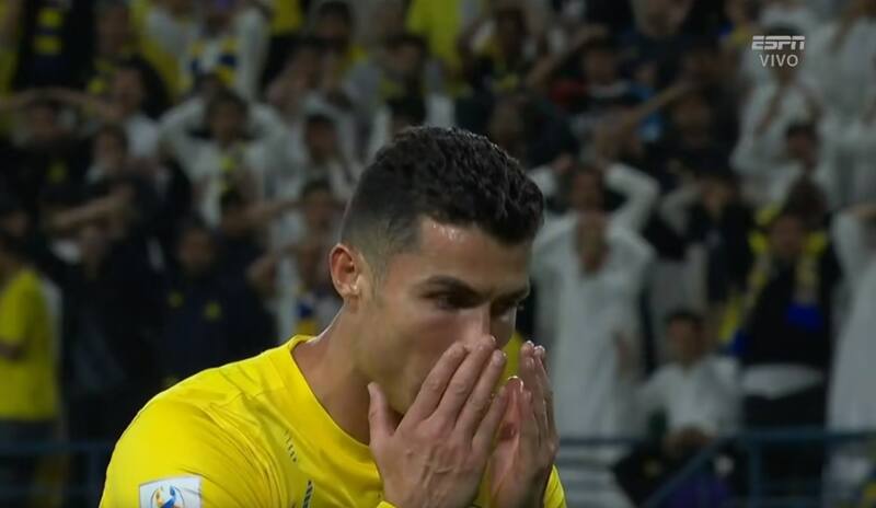 falló un gol increíble en Arabia.