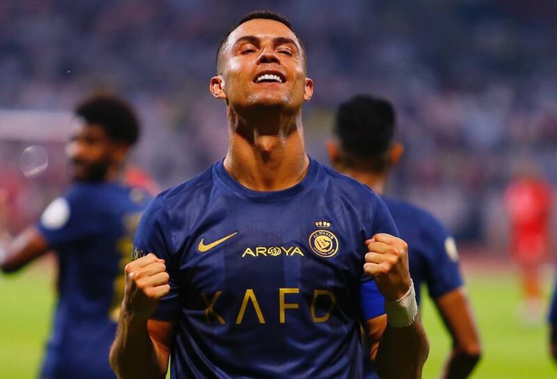 sigue celebrando goles y millones.