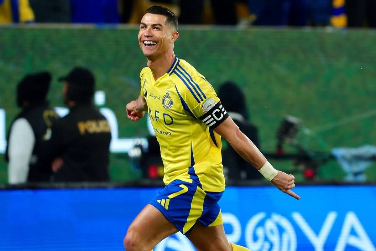 anotó un doblete y suma 923 goles a lo largo de su carrera.