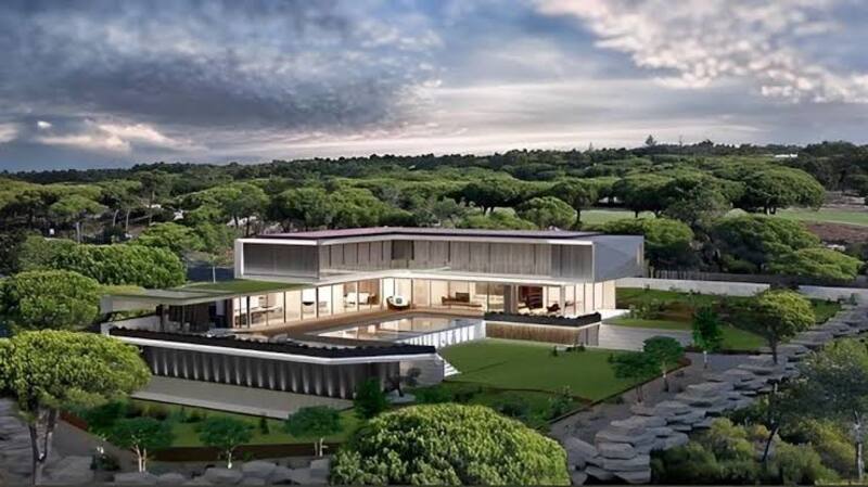 El astro portugués tiene una impresionante mansión en Marbella. Se dice que es la más cara de todo Portugal.