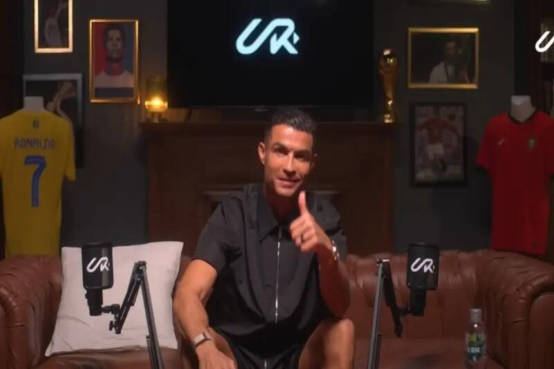 Cristiano Ronaldo en el estudio de su podcast.