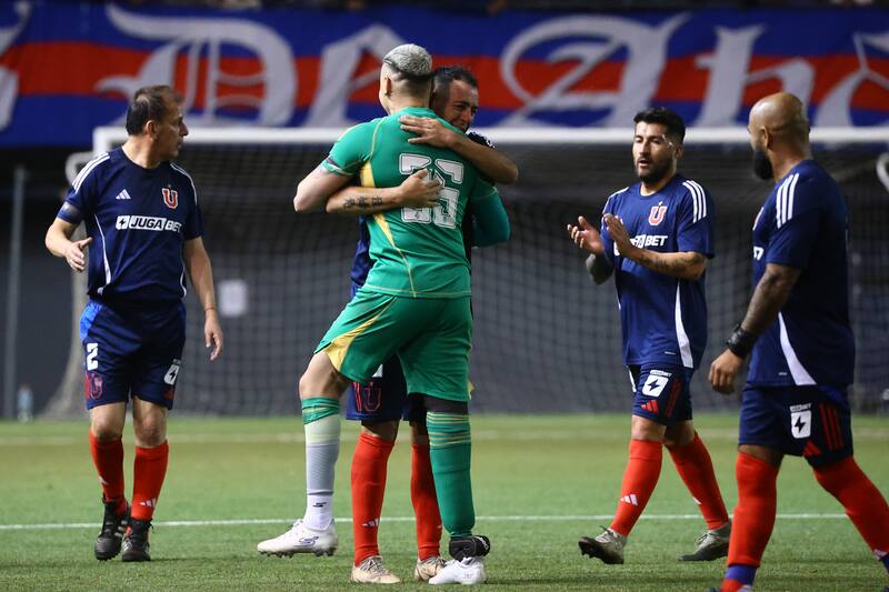 Amigos de Cristobal vs Universidad de Chile histórico.