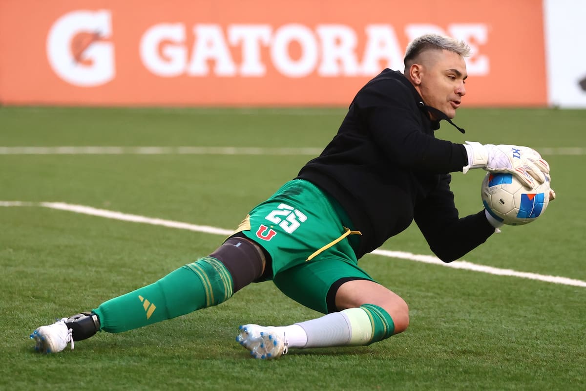 A un año y siete meses de su grave accidente, el golero tiene el alta para volver al fútbol. Foto: Agencia Aton.