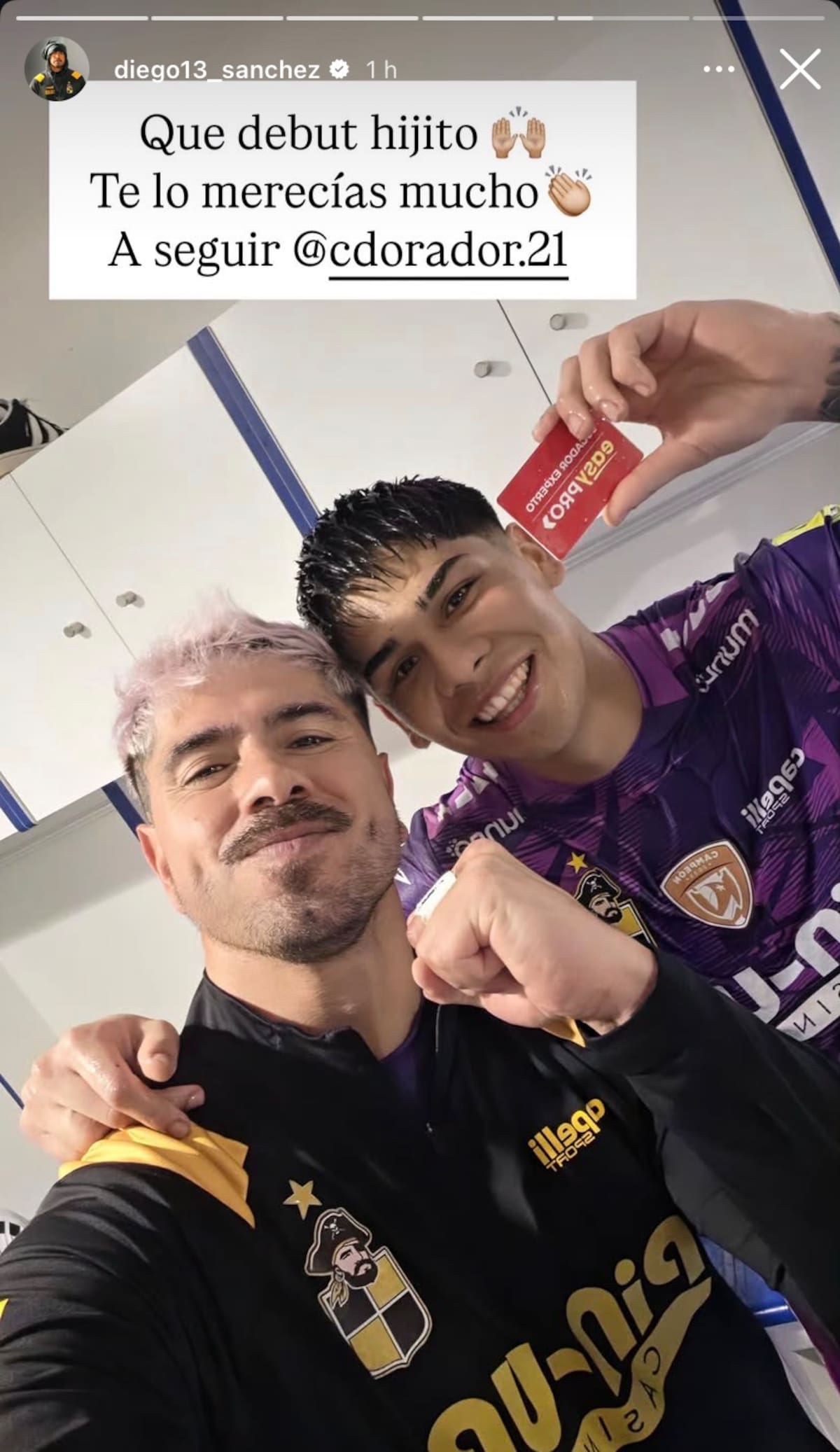 El portero junto al Mono Sánchez.