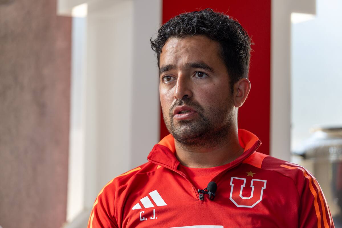 El entrenador de la U sabe que Colo Colo ha tenido un impecable 2025, pero espera con ansias la revancha. Foto: Felipe Escobedo/En Cancha.