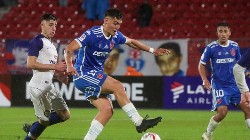 Viajó con la U, Álvarez lo dejó fuera de la banca y lo mandaron a entrenar en solitario