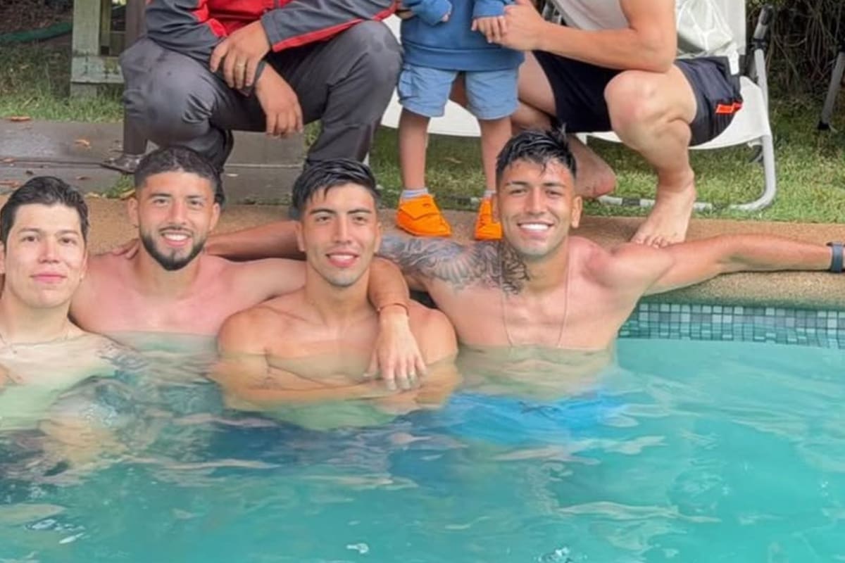 El defensa junto a su hermano Diego, hoy figura en Colo Colo. Foto: Instagram.