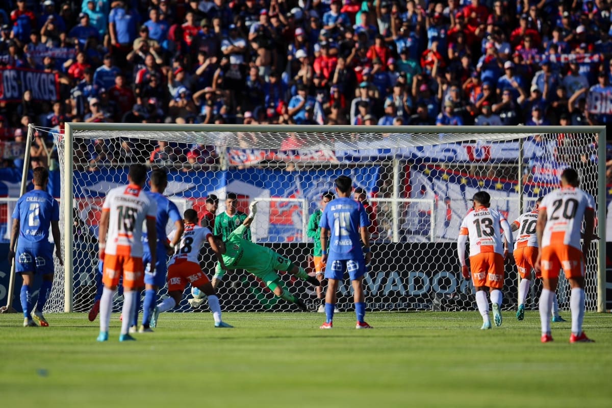 El arco de la U tapó un penal ante Cobresal. Foto: Aton.