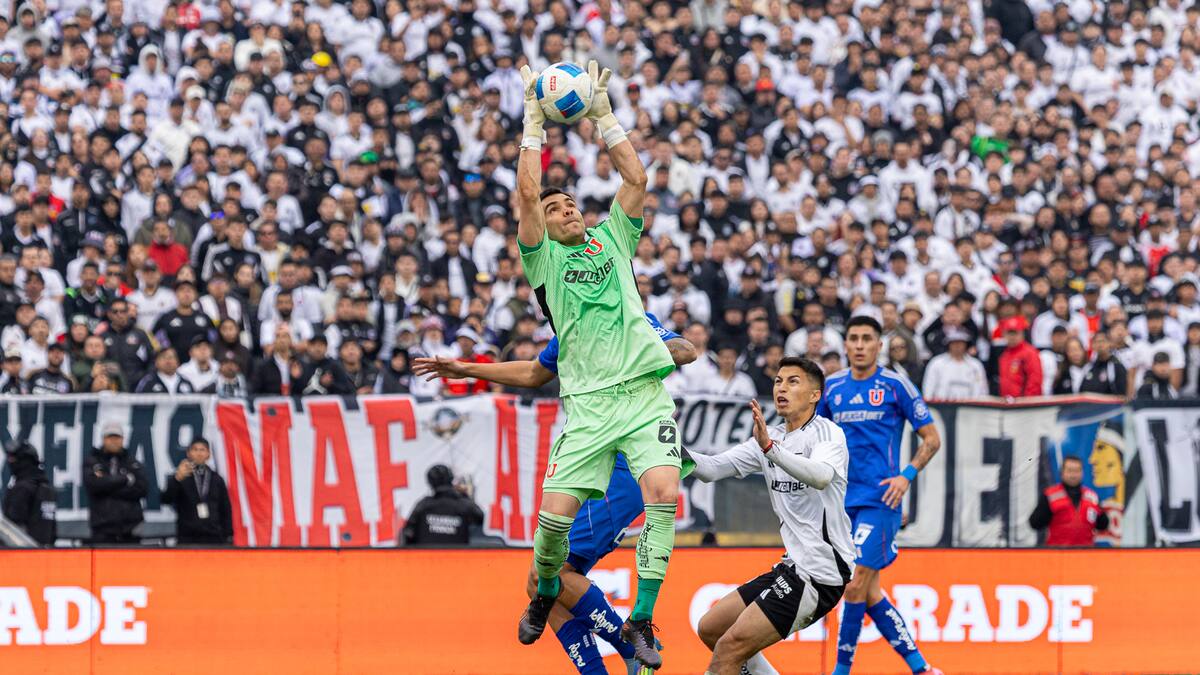 Los elogios a Cristopher Toselli en la U, a la espera del Zanahoria Pérez: “Arquero de equipo grande”