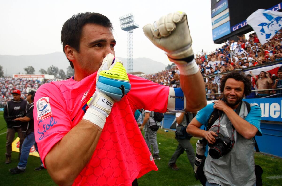 Familia de Toselli le mandó recado a los hinchas de la UC: “Puso el pecho a las balas y no se acuerdan”