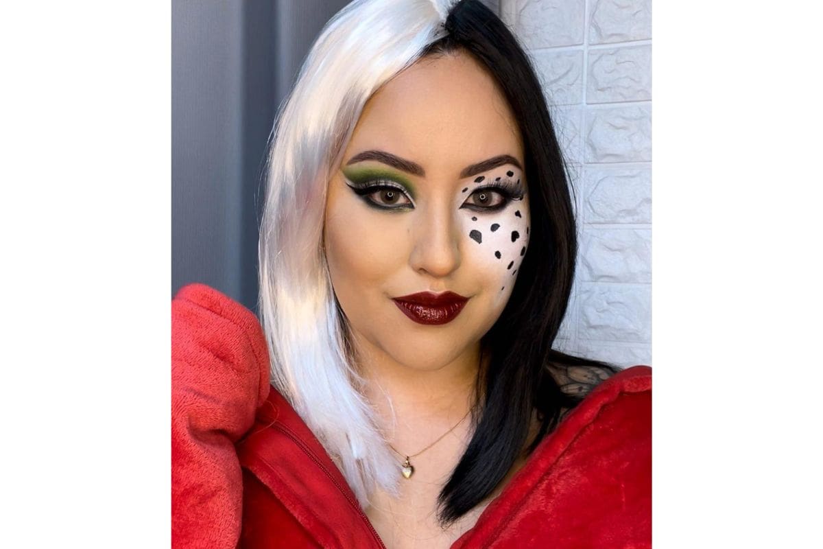 Así de fácil se puede hacer el maquillaje de esta villana.
Créditos: Pinterest.