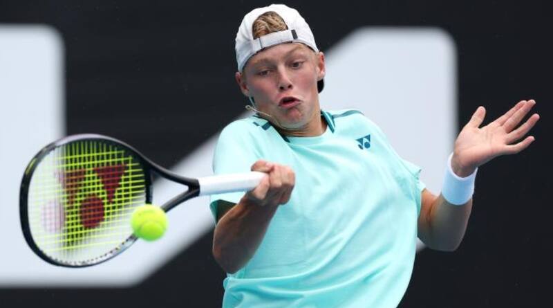 El juvenil australiano, de 16 años, se prepara para intentar acceder al cuadro final del primer Grand Slam del 2025.