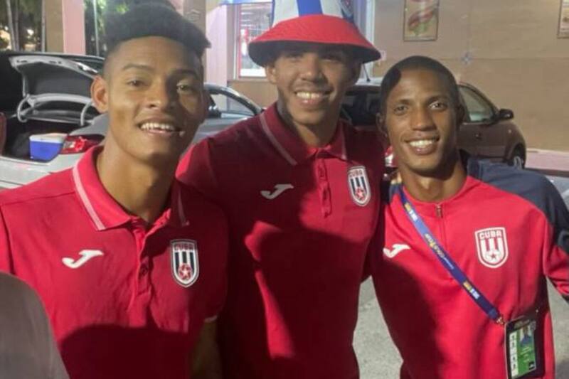 Ya son 19 futbolistas cubanos los que han desertado en Copa Oro. (@francysromeroFR)