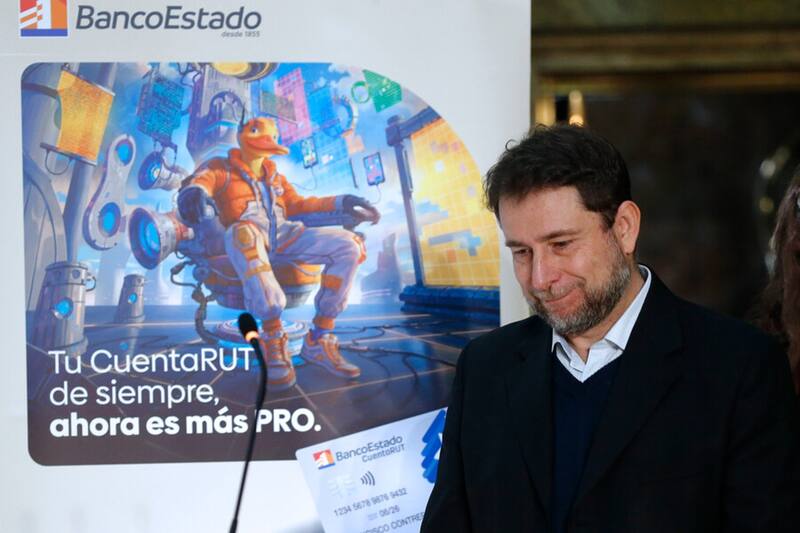 El presidente de BancoEstado, Daniel Hojman, dio a conocer la noticia del retiro de cobros en Cuenta RUT y los pagos BEPay.