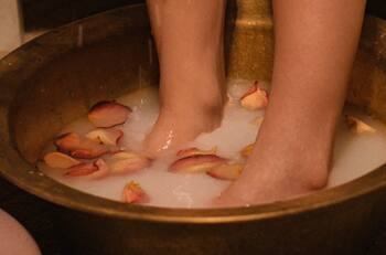 Dos remedios caseros que te ayudarán a relajar tus pies